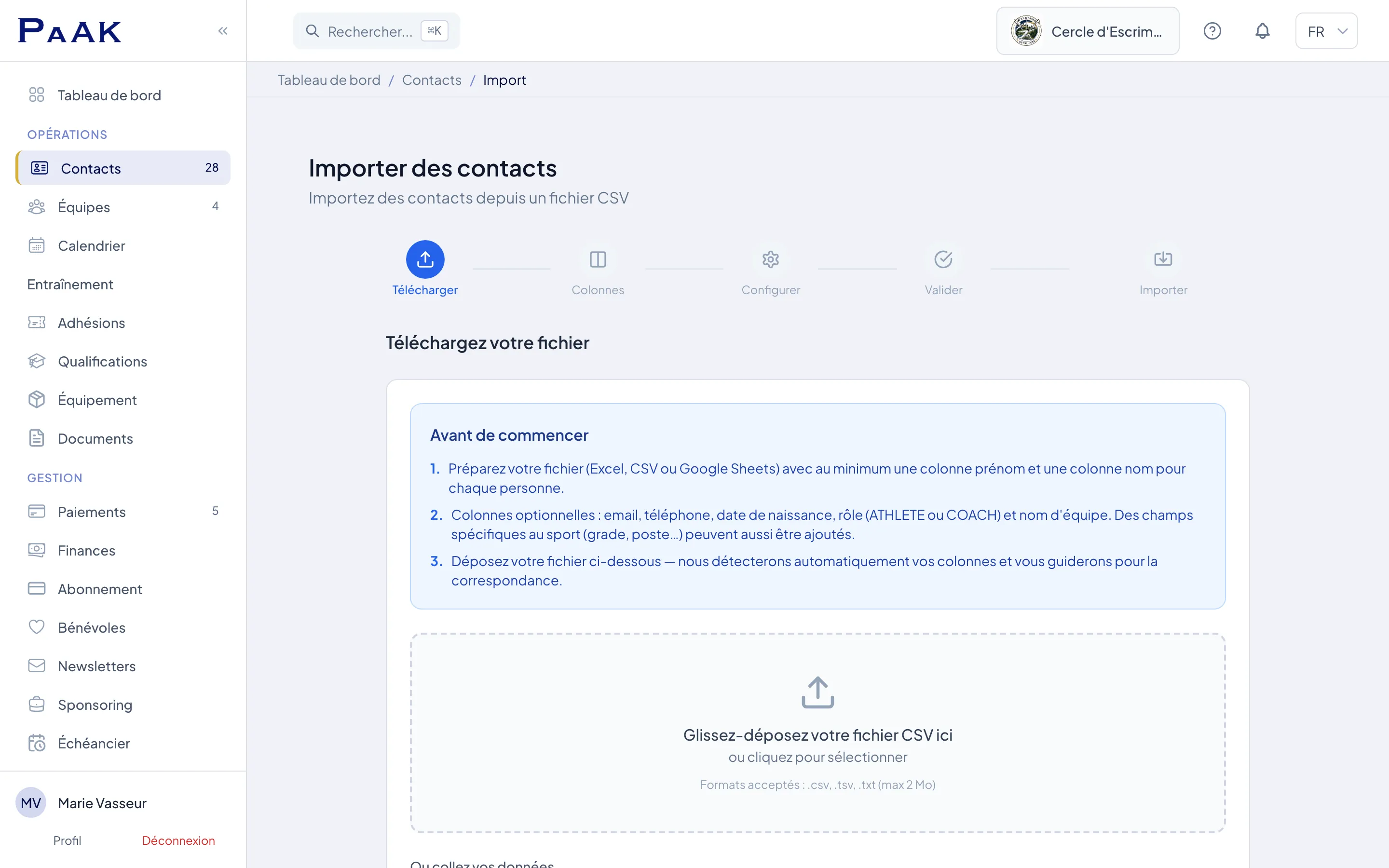 L'écran d'import de Paak dans Contacts → Importer : zone de glisser-déposer pour le fichier CSV et rappel des formats acceptés.