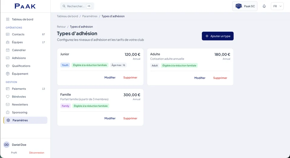 Configuration des types d'adhesion Paak — Junior 120 EUR, Adulte 180 EUR, Famille 300 EUR, chaque type avec son age max et son eligibilite reduction familiale