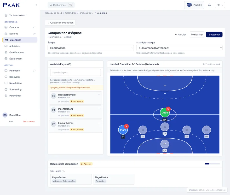 Selection d'equipe handball Paak — composition par poste (GB, AR, DC, AC, AG, AD, PIVOT), suspensions visibles, vue tactique